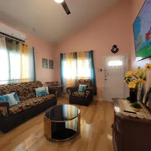 Comfortable Strategic Quarters Holiday home